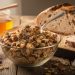 découvrez comment préparer un délicieux granola maison parfait pour accompagner vos pains et petits déjeuners. une recette simple, saine et gourmande à essayer sans tarder !