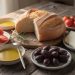 découvrez notre pain au petit-déjeuner méditerranéen, une recette savoureuse aux saveurs ensoleillées idéale pour bien commencer la journée.