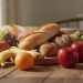 découvrez comment associer pain et fruits entiers au petit-déjeuner pour un repas équilibré, savoureux et plein d'énergie dès le matin.